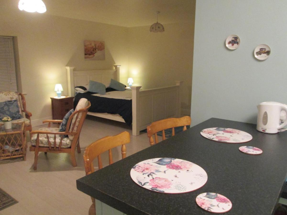 The Willow Room Ashford Esterno foto